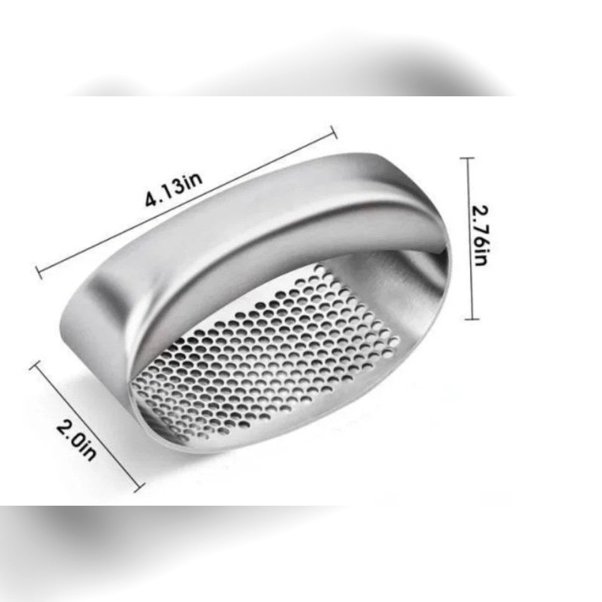 Valkosipulinpuristimen mitat: noin 10,5 × 7 × 5 cm (4,13 × 2,76 × 2,0 tuumaa)