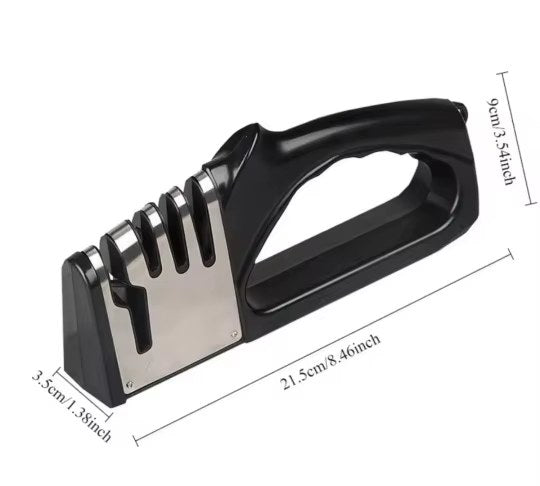 Veitsenteroittimen mitat: pituus 21,5 cm, korkeus 9 cm ja leveys 3,5 cm