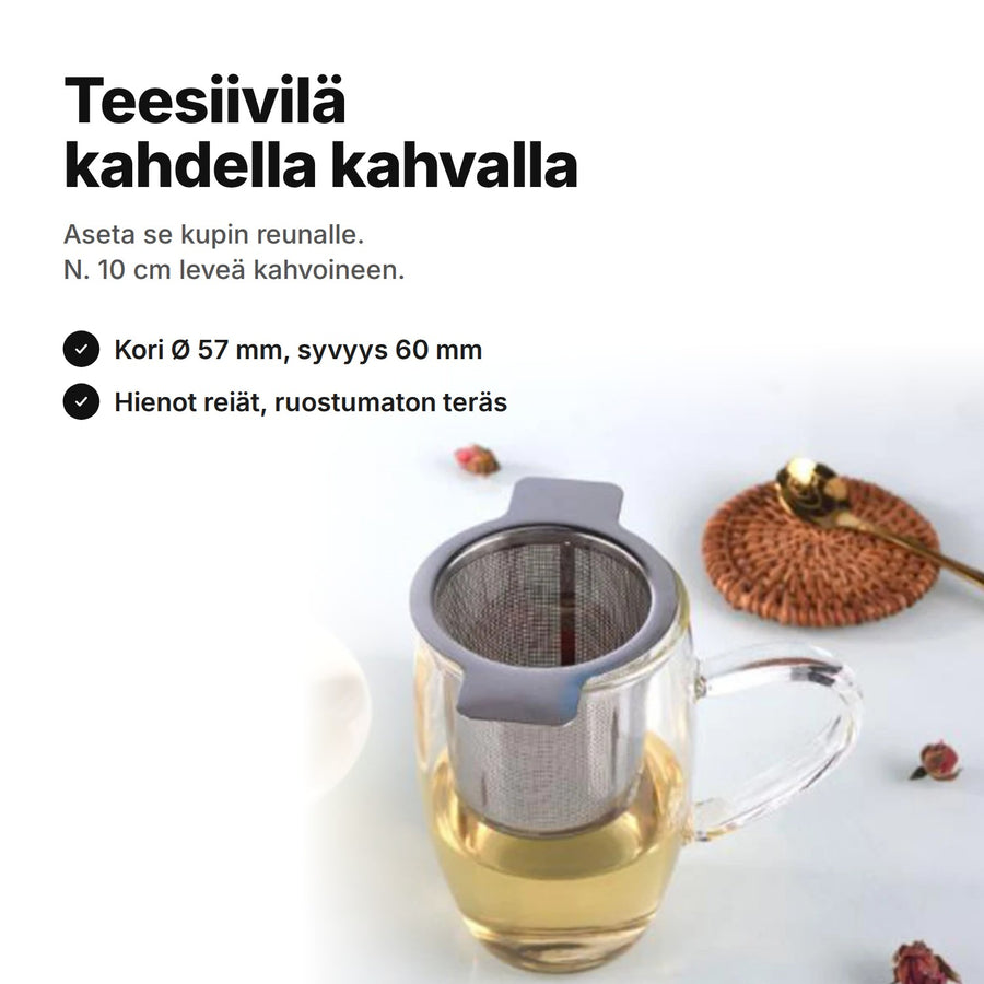 Teesiivilä ruostumatonta terästä kahdella kahvalla lasimukissa – kori Ø 57 mm, n. 10 cm leveä kahvoineen