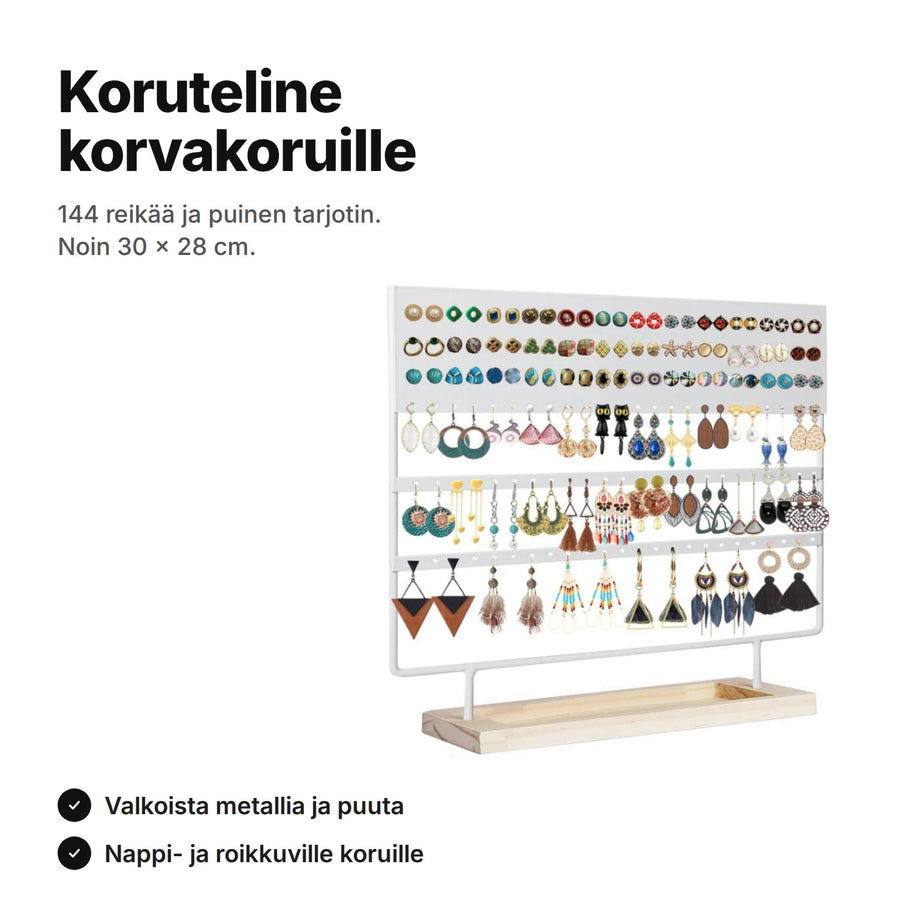 Koruteline korvakoruille valkoista metallia, 144 reikää ja vaalea puinen tarjotin, täynnä korvakoruja – noin 30 × 28 cm