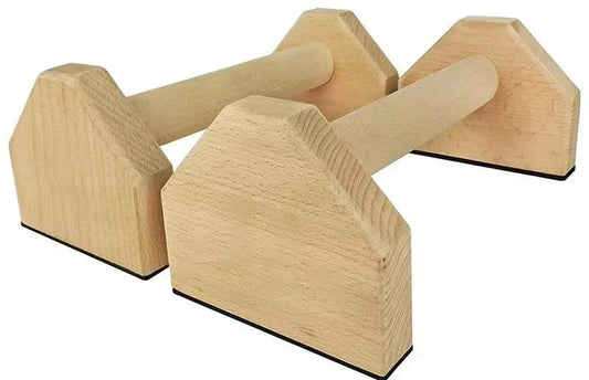 Pari matalia puisia parallettes-telineitä, joissa pyöreä kahva ja talonmuotoiset jalat