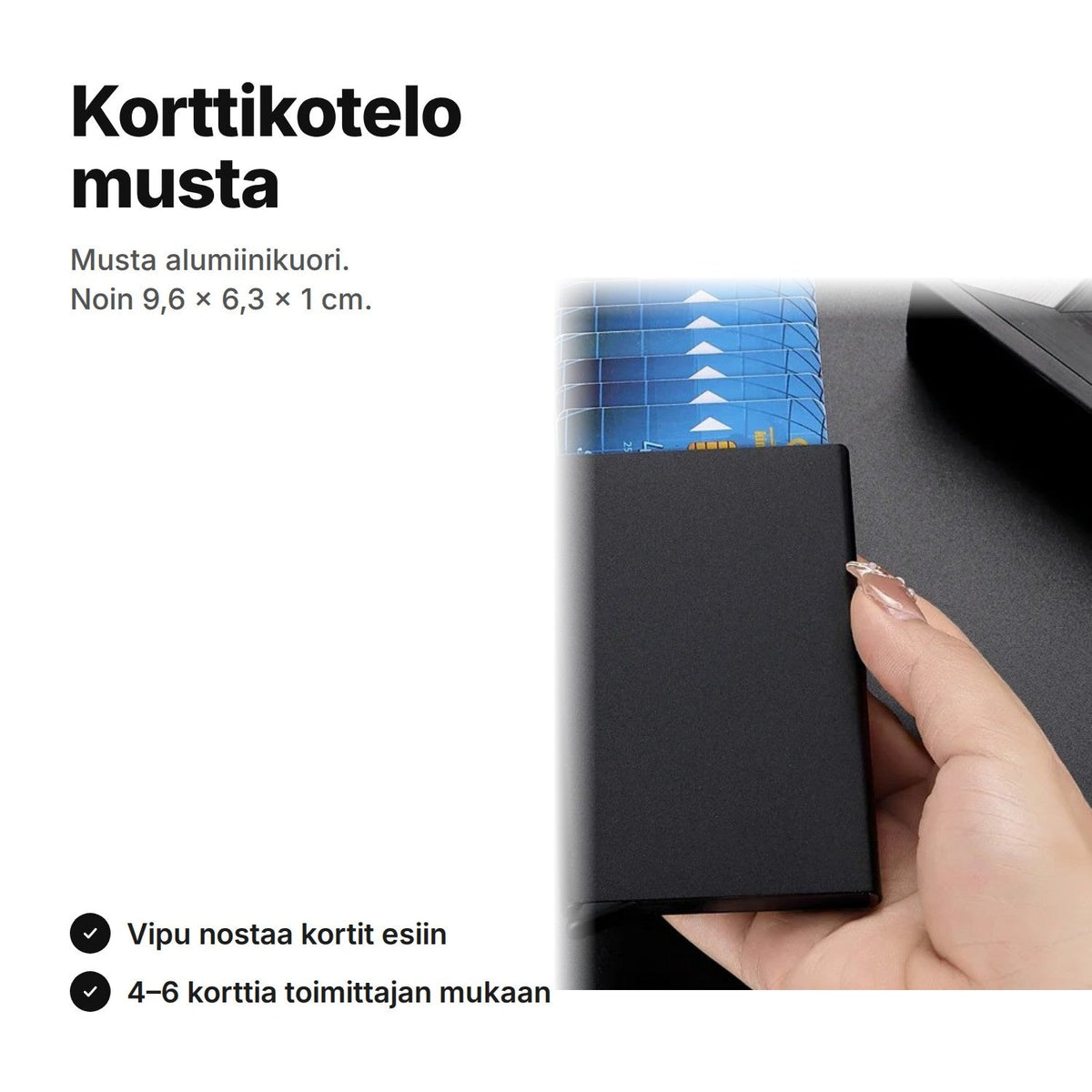 Musta alumiininen korttikotelo kädessä, kortit nousseet porrastetusti esiin