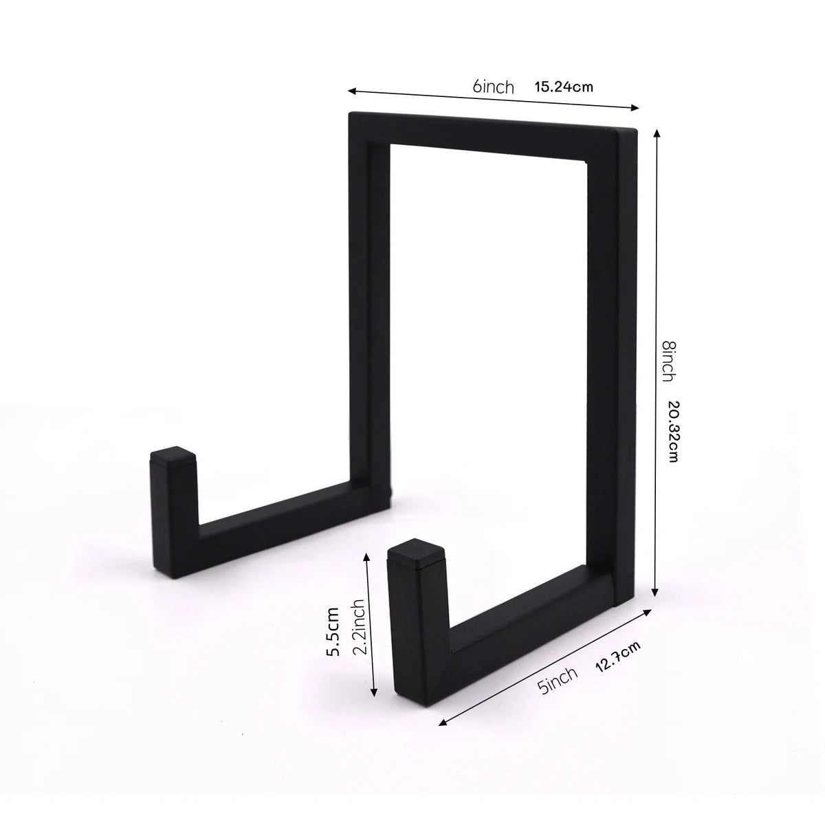 Toimittajan mittapiirros LP-levytelineestä: noin 15,2 cm leveä, 20,3 cm korkea ja 12,7 cm syvä, etutuet noin 5,5 cm
