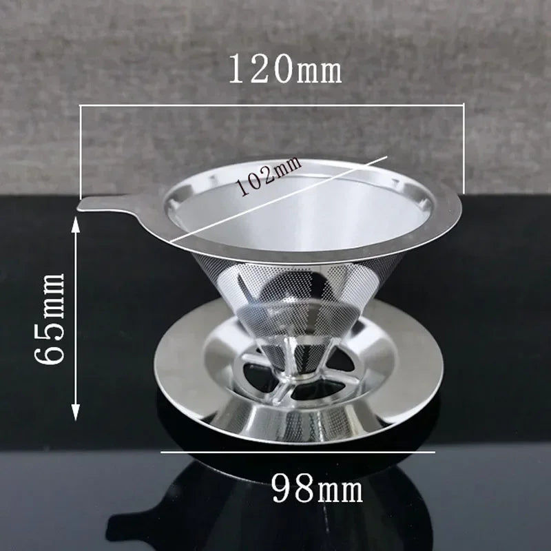 Suodatinsuppilon mitat: korkeus 6,5 cm, halkaisija ylhäältä 10,2 cm, 12 cm kahvan kanssa ja jalusta 9,8 cm