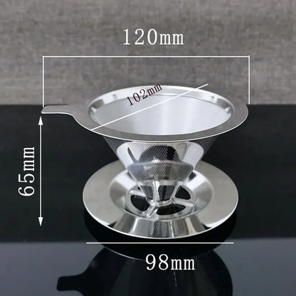 Suodatinsuppilon mitat: korkeus 6,5 cm, halkaisija ylhäältä 10,2 cm, 12 cm kahvan kanssa ja jalusta 9,8 cm