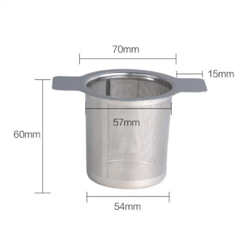Teesiivilän mitat: kori Ø 57 mm ylhäältä ja 54 mm alhaalta, syvyys 60 mm, reunus 70 mm ja kahvat 15 mm