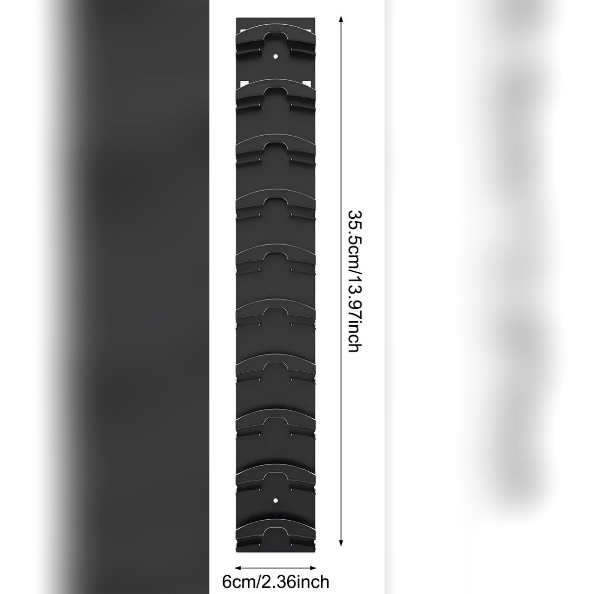 Musta lippisteline edestä toimittajan mittaviivoilla: 35,5 cm korkea ja 6 cm leveä