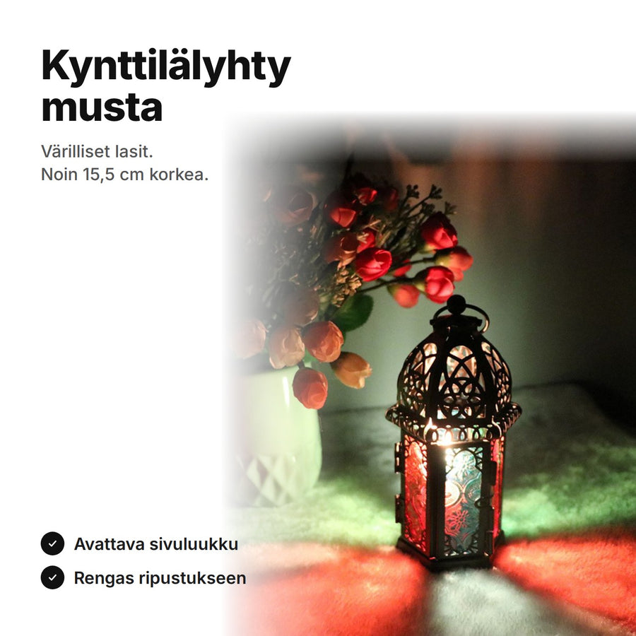 Musta kynttilälyhty värillisin lasein, noin 15,5 cm korkea, avattava sivuluukku ja rengas ripustukseen