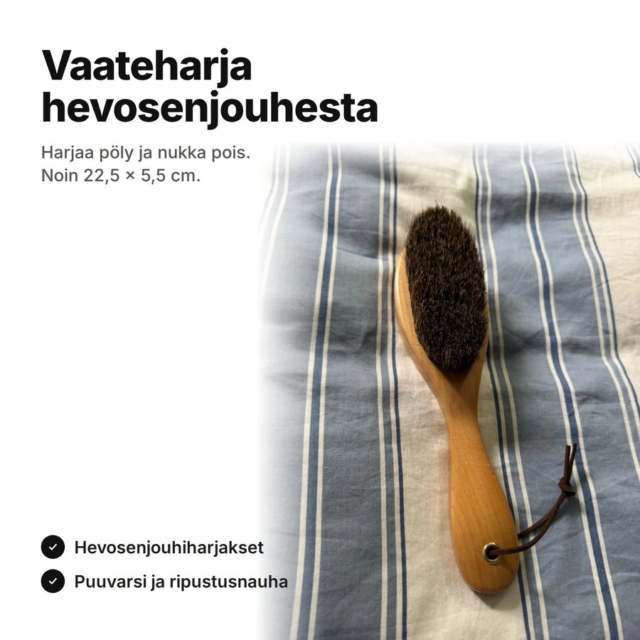 Vaateharja hevosenjouhesta, puuvarsi ja ripustusnauha, noin 22,5 × 5,5 cm
